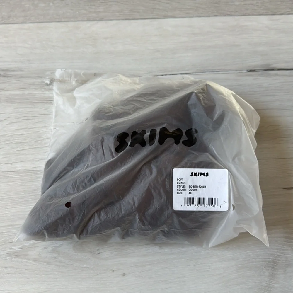 SKIMS Soft boxer shorts Cocoa‎ Size 4X New With Tags